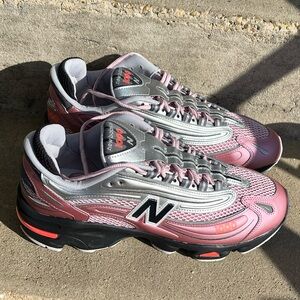 New Balance 1000 Pink/Silver Metallic M9.5/W11 - *NEW*